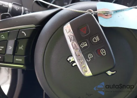 2019 Jaguar Xe 25T Premium из США, поврежденный, VIN SAJAD4FX0KCP50800